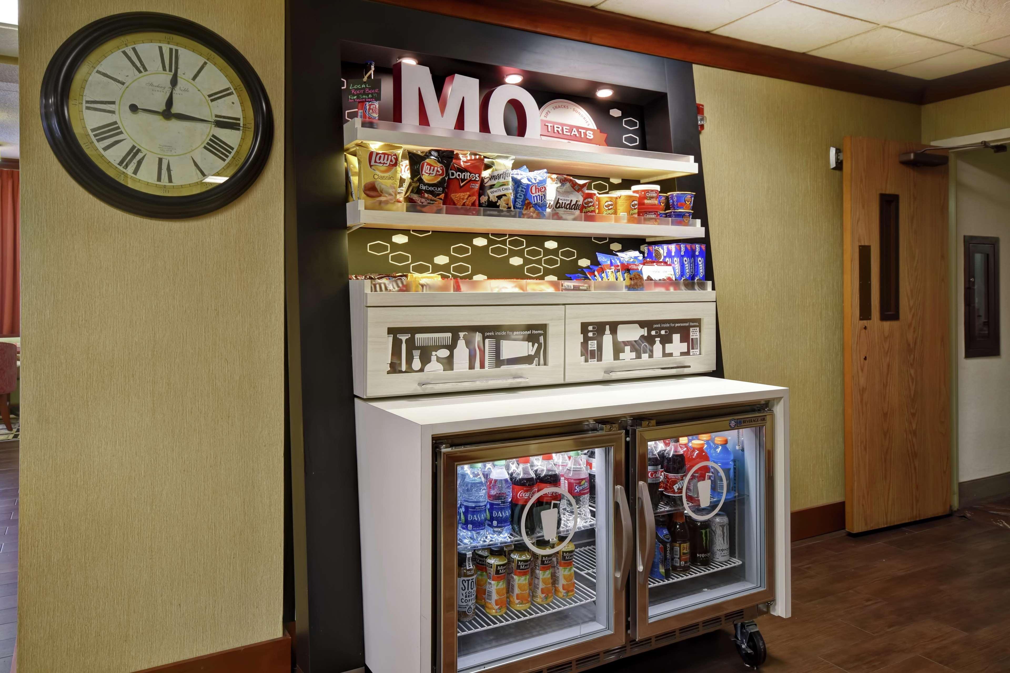 Hampton Inn St. Louis - Westport Maryland Heights Bagian luar foto